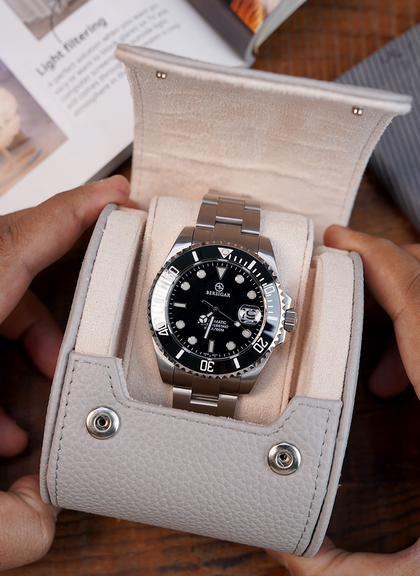 Astuccio grigio per orologi – Un orologio