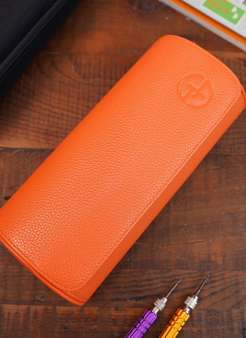 Estuche naranja para relojes: tres relojes